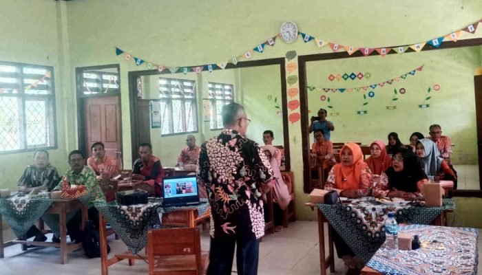 Tingkatkan Kompetensi Guru, SDN 1 Kanoman Gelar Workshop