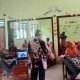 Foto: Sholihin, penilik sekolah selakku nara sumber sedang memberikan materi kepada peserta workshop di ruang kelas SDN 1 Kanoman, pada Jum'at 13 September 2024.