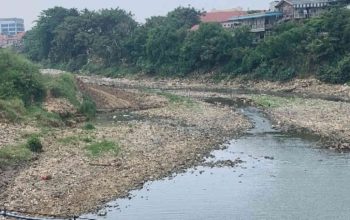 Kondisi Kali Bekasi, mulai menyusut dampak kemarau dan cuaca panas dalam beberapa pekan terakhir ini, foto disambil Senin 2 September 2024