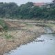 Kondisi Kali Bekasi, mulai menyusut dampak kemarau dan cuaca panas dalam beberapa pekan terakhir ini, foto disambil Senin 2 September 2024