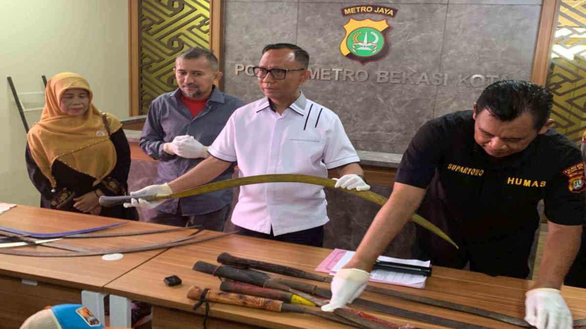 Foto: Konferensi Pers Polrestro Bekasi ungkap temuan 7 mayat remaja di kali Bekasi, Selasa 23 September 2024.