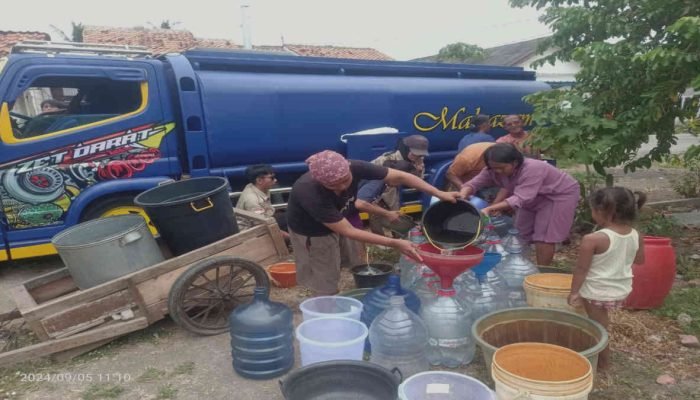 KPA Ranting Bantu Pendistribuan Air Bersih untuk Warga Sukaringin Bekasi