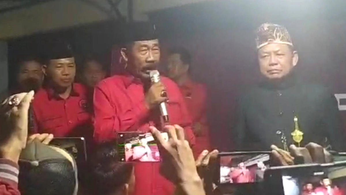 Bakal calon Bupati dan Wakil Bupati Lampung Timur Dawam-Ketut Erawan menggelar konfrensi pers setelah pendaftaran untuk Pilkada di tolak KPU didetik terakhir pukul 23.59 WIB pada 4 September 2024,