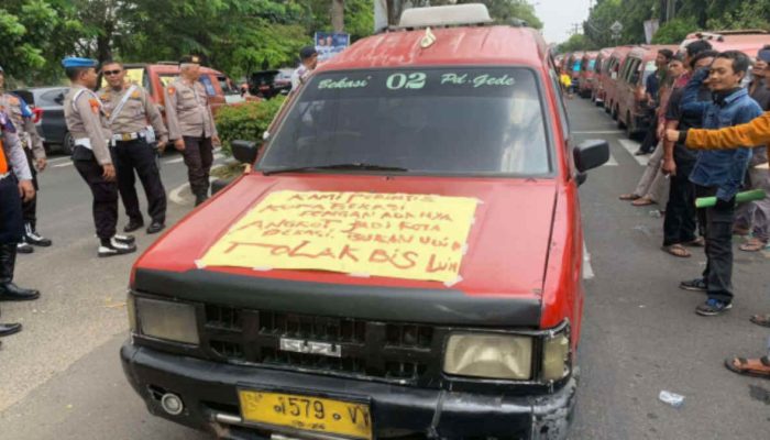 BISKITA Sudah 8 Bulan Gratiskan Ongkos, Gerus Penghasilan Sopir Angkot di Bekasi