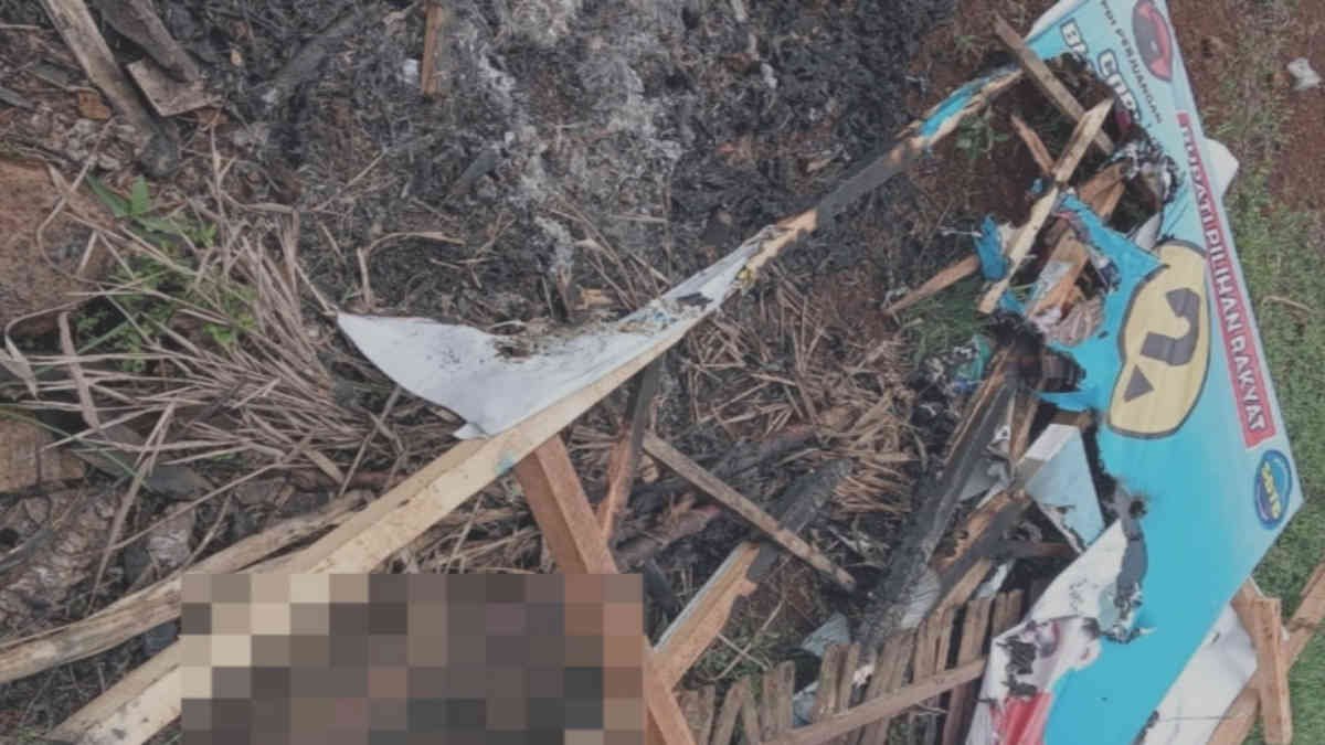 Mulai panik, baliho pasangan calon Dawam-Ketut Erawan terpasang di Desa Sidorejo, dibakar OTK, pekan lalu