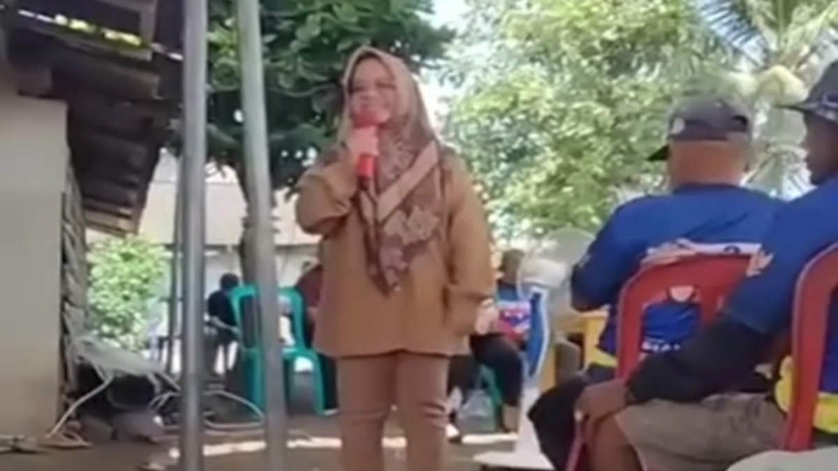 Calon Bupati Mesuji, Lampung nomor urut 2 Elfianah Khamami.