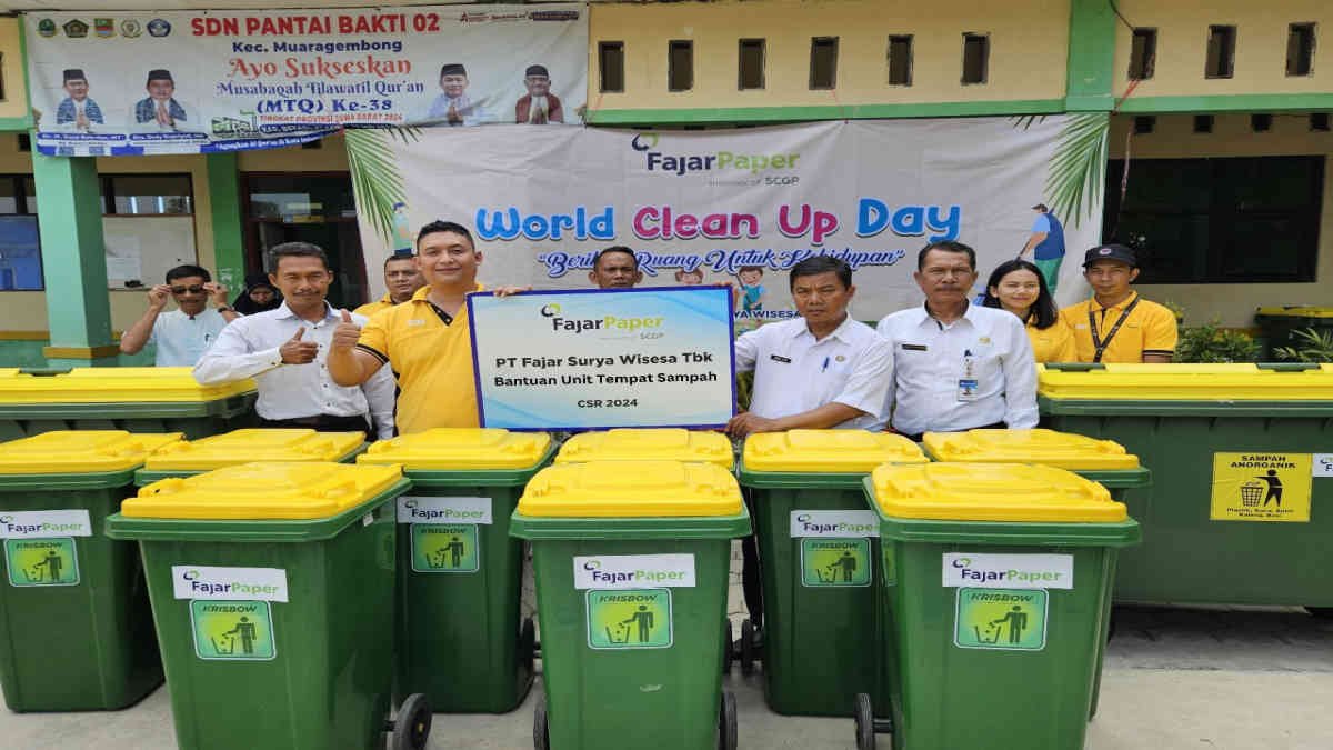 PT Fajar Surya Wisesa Tbk (FajarPaper), produsen kertas kemasan terkemuka anggota dari SCGP di Indonesia, menggelar kegiatan penyuluhan memilah sampah