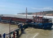 Pemanfaat Ruang Laut Tak Sesuai Ketentuan, Kapal Pengeruk Pasir di Bengkulu Dihentikan