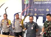 Konfrensi pers digelar di aula lantai 7 Polres Metro Bekasi Kota, dihadiri pula oleh Pj Wali Kota Bekasi Gani Muhamad Dandim 0507/Bekasi Kolonel Arm Rico Ricardo Sirait, pada Jumat (4/10/2024).