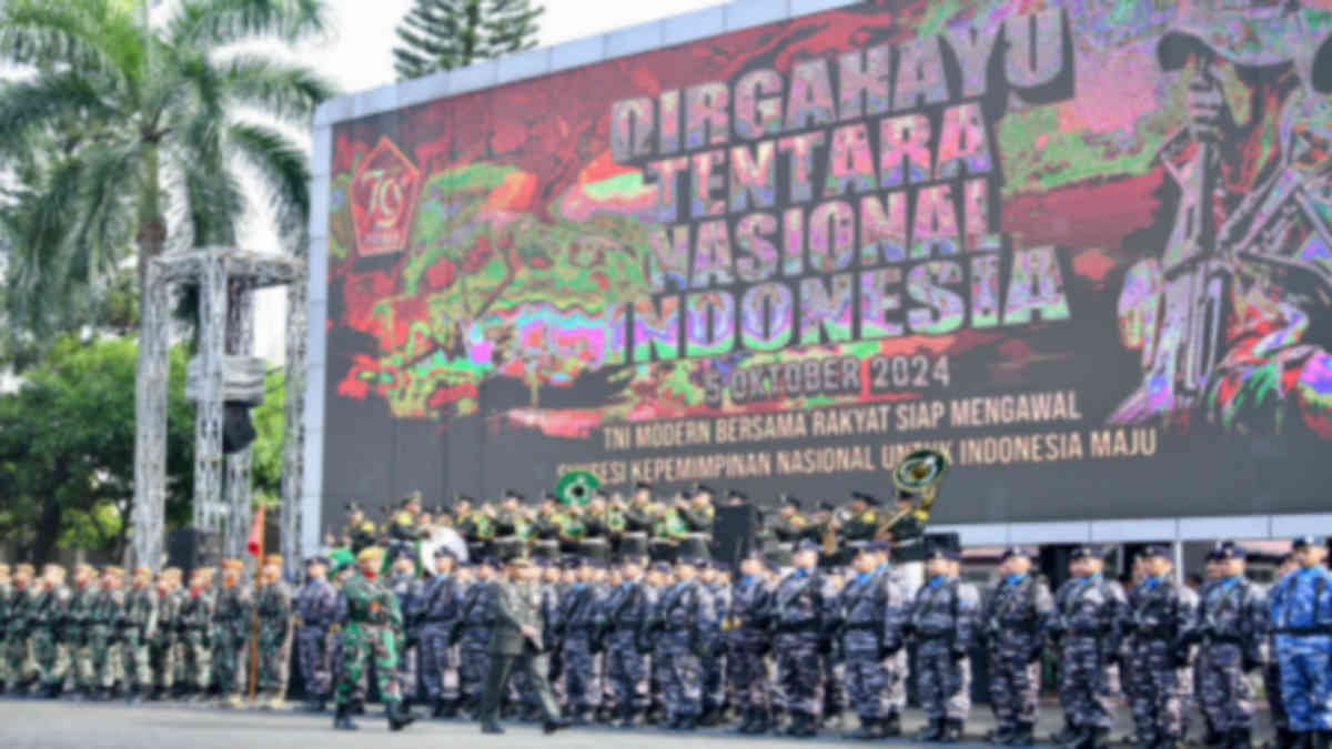 Foto: Upacara peringatan HUT Ke-79 TNI Tahun 2024 di Makodam III Siliwangi, Kota Bandung, diisi berbagai atraksi, pada Sabtu (5/10/2024).