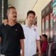 Foto: Pujiano, Kades Sidorejo saat digelandang polisi di Mapolres Lampung Timur usai kedapatan menggunakan sabu di rumah istri mudanya, Rabu 2 Oktober 2024, (foto_jl)