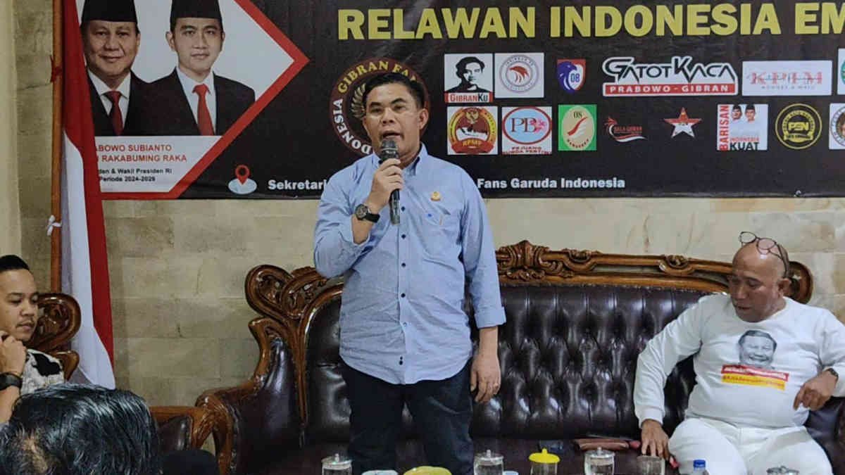 Ketua Dewan Pembina DPP Gibran Fans Garuda Indonesia, DR. KH. Haryosulistyo Dharmawan meminta seluruh relawan yang berjuang memenangkan Prabowo-Gibran pada Pilpres 2024 Sumber: WAWAINEWS.ID - MENGAWAL KEJAYAAN RAKYAT https://wawainews-id-455098.hostingersite.com/24-organ-relawan-turun-menangkan-cagub-di-tiga-propinsi/