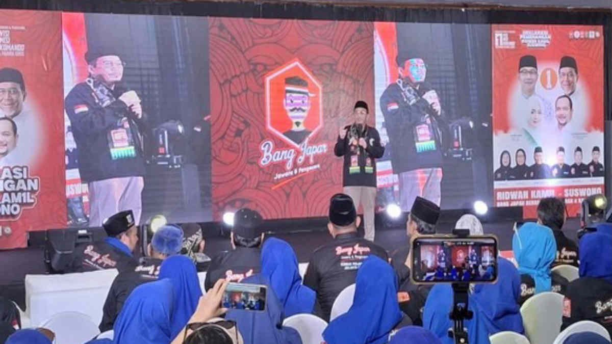 Suswono calon Wakil Gubernur Jakarta Nomor Urut 01 membuat heboh saat menghadiri deklarasi Ormas yang digalang Fahira Idris dan Bang Japar di Gedung Nyi Ageng Serang, Jakarta Selatan, Sabtu (26/10/2024).