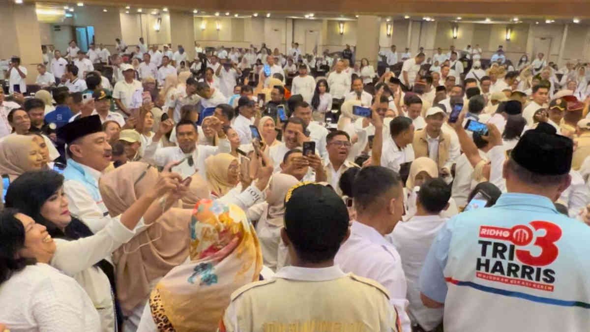 Tri Adhianto Calon Wali Kota Bekasi hadir ditengah pelaksanaan Rakercabsus DPC Gerindra Kota Bekasi, pada Rabu 16 Oktober 2024