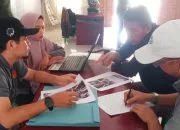 LSM APKAN dan GNPK melaporkan dugaan pelanggaran netralitas 4 Kades di Wilayah Kecamatan Raman Utara, dalam Pilkada Bupati Lampung Timur 2024, Selasa 5 November 2024 - foto dok ist