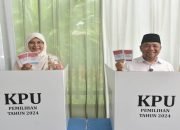 Calon Wali Kota Bekasi Heri Koswara Nyoblos di TPS 019 Jatiluhur