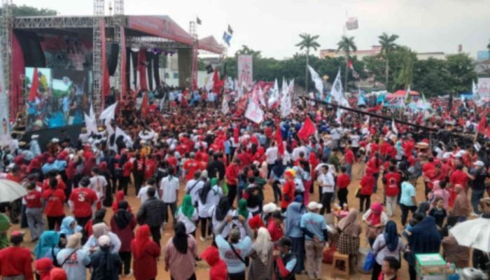 Menyala, Kampanye Akbar Paslon RidHo Dihadiri Puluhan Ribu Pendung hingga Sekjend PDIP