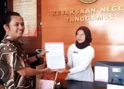 Foto: Supriansyah, Ketua DPP-SP3 resmi melaporkan dugaan perbuatan melawan hukum Dinas Kesehatan Tanggamus di Kejaksaan, Senin 25 November 2024.