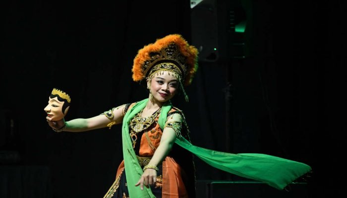 Pertunjukan Drama Jalan Sejarah Tari 80 Tahun Indrawati Lukman