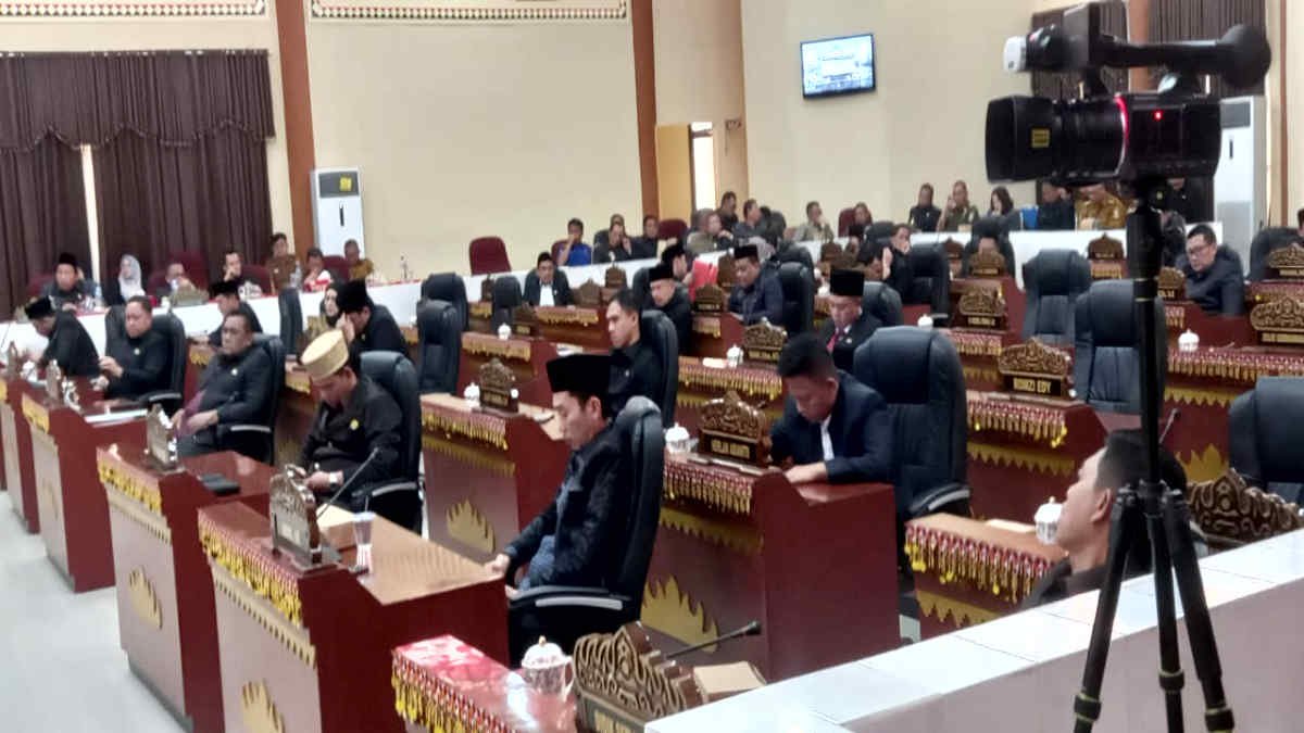 Foto: Rapat dipimpin Ketua DPRD Kabupaten Tanggamus Agung Setio Utomo dan didampingi oleh Wakil Ketua I DPRD Tanggamus M. Rangga Putra Hakim serta diikuti 33 Anggota DPRD Tanggamus, Senin 25 November 2024