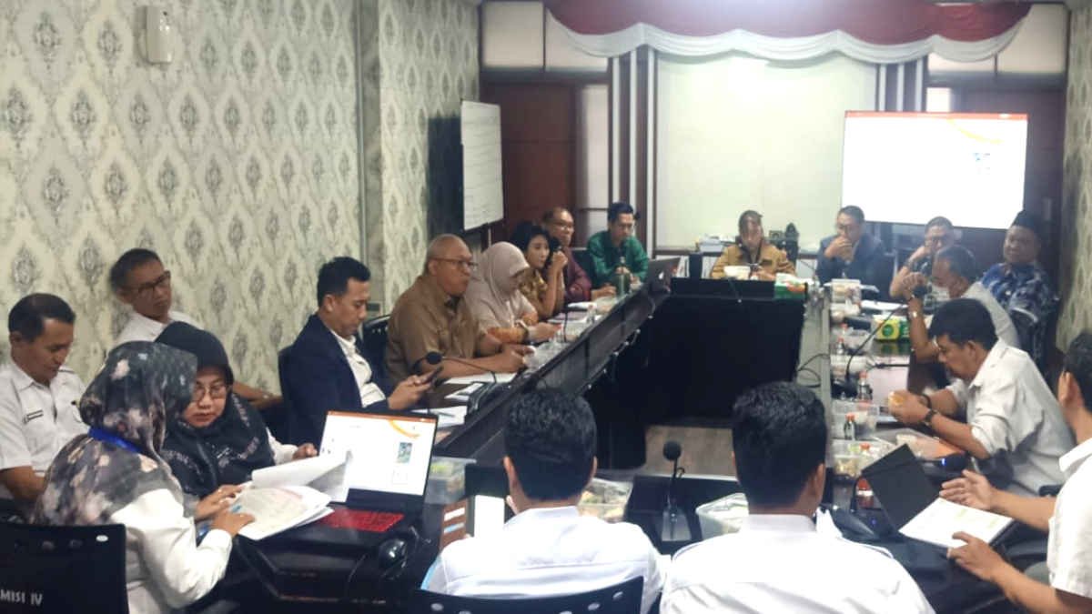 Foto Suasana RDP Komisi IV DPRD Kota Bekasi bersama OPD Pemko Bekasi di ruang komisi pada Rabu 6 November 2024 - foto WN