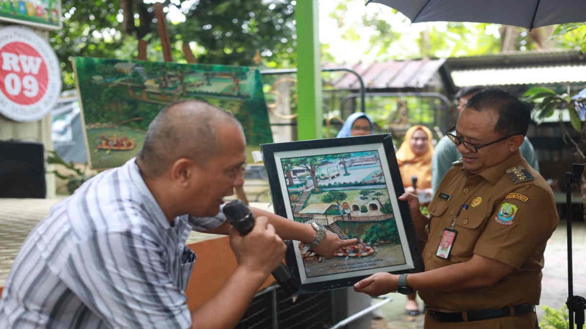 Kunjungan kerja Pj Wali Kota Bekasi Ganj Muhamad bersama Ketua TP PKK Kota Bekasi Yolla Kusuma ke RW09 Kelurahan Jatisari ini banyak inovasi bagus dan bisa menghasilkan manfaat.