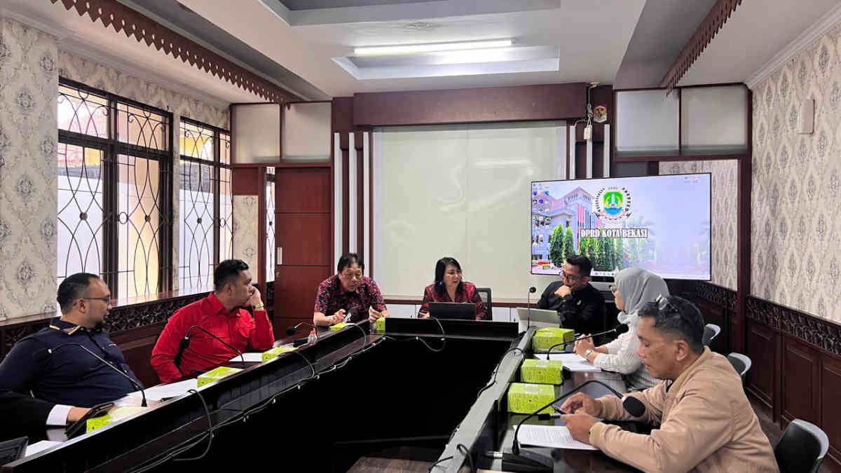 Suasana rapat Komisi I DPRD Kota Bekasi dengan KPU dan Bawaslu terkait pelaksanaan Pilkada 2024, Rabu 13 November 2024