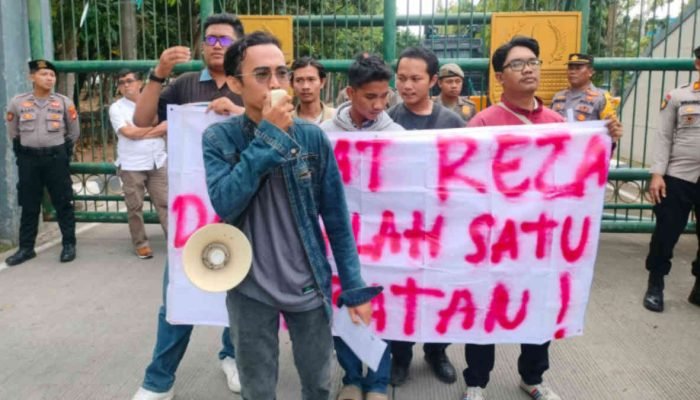 Koalisi Rakyat Bekasi Kembali Gelar Aksi Terkait Rangkap Jabat Dirut PDAM TB
