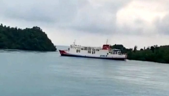 Cuaca Ekstrem, KMP Jagantara Kandas di Pulau Kandang Lunik Bakauheni