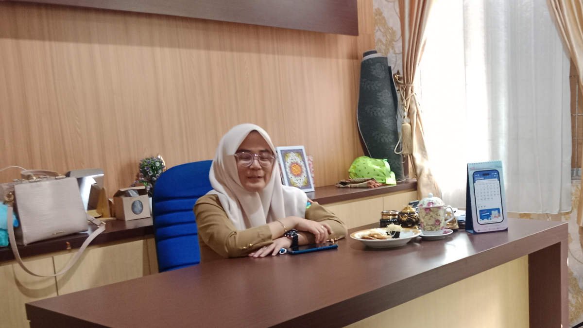 Foto: Kepala Bidang Aset, Badan Pengelolaan Keuangan dan Aset Daerah (BPKAD) Kabupaten Tanggamus, Ria Feralinda saat dikonfirmasi di ruangannya, pada Selasa 3 Desember 2024, (foto_sm)