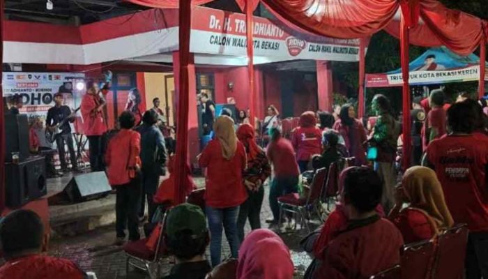 Kader dan Simpatisan PDIP Rayakan Hasil Rekapitulasi KPU di Pilkada Kota Bekasi