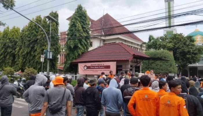 PHL TPA Bantargebang Geruduk DPRD Kota Bekasi, Tuntut Pembayaran Gaji