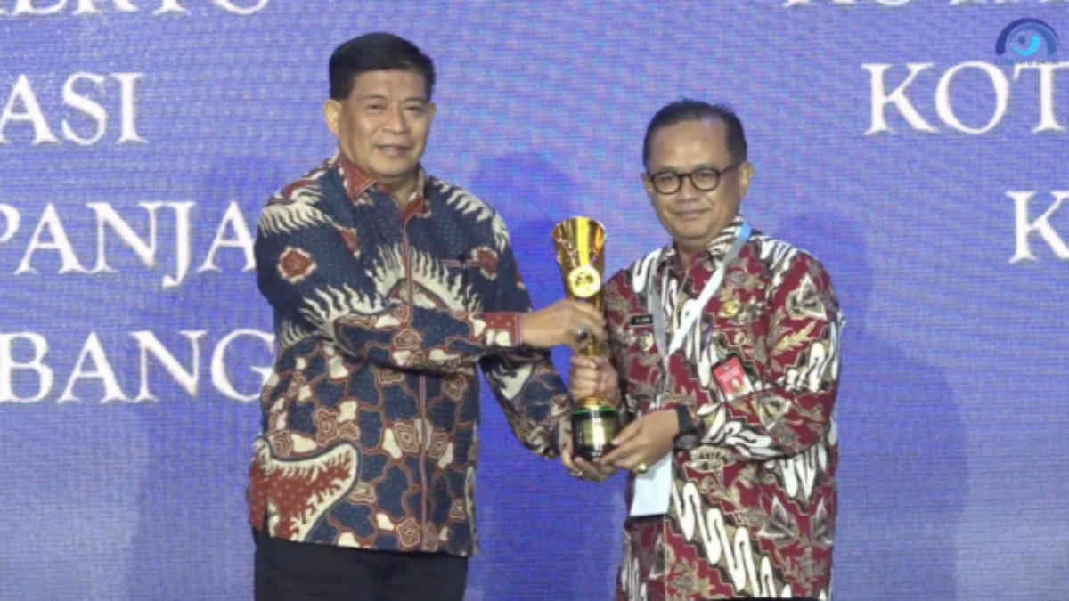 Pemerintah Kota Bekasi meraih Anugerah Kota Terinovatif Peringkat Ke-3 Tingkat Nasional dalam ajang Innovative Government Award (IGA) 2024 yang diinisiasi oleh Kementerian Dalam Negeri RI.