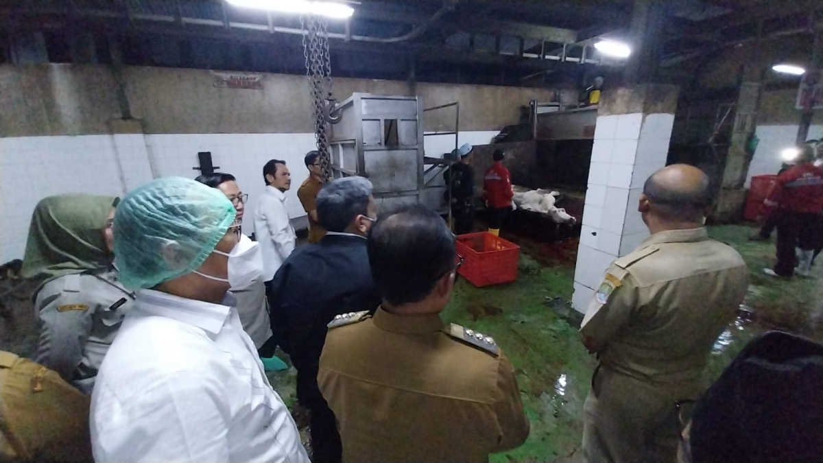 Kepala Badan Penyelenggara Jaminan Produk Halal (BPJPH), Haikal Hasan, melakukan kunjungan kerja ke Rumah Pemotongan Hewan (RPH) Kota Bekasi pada Senin (16/12/2024).
