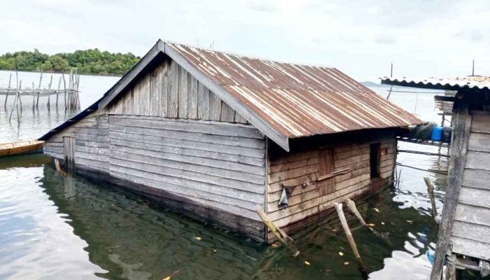 Satu Rumah Warga di Katang Bidare Lingga Tenggelam Diterjang Angin