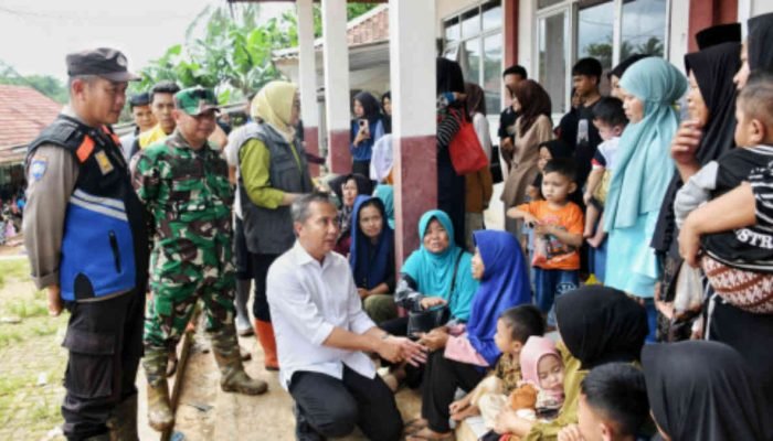 Temui Warga Terisolasi di Kecamatan Purabaya, Bey Pastikan Percepat Relokasi Rumah Layak Huni
