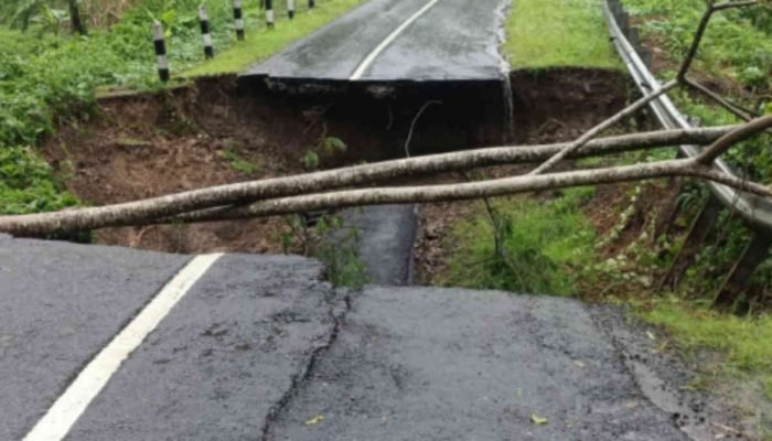 Cuaca Ekstrem Jembatan Ambruk di Sukabumi