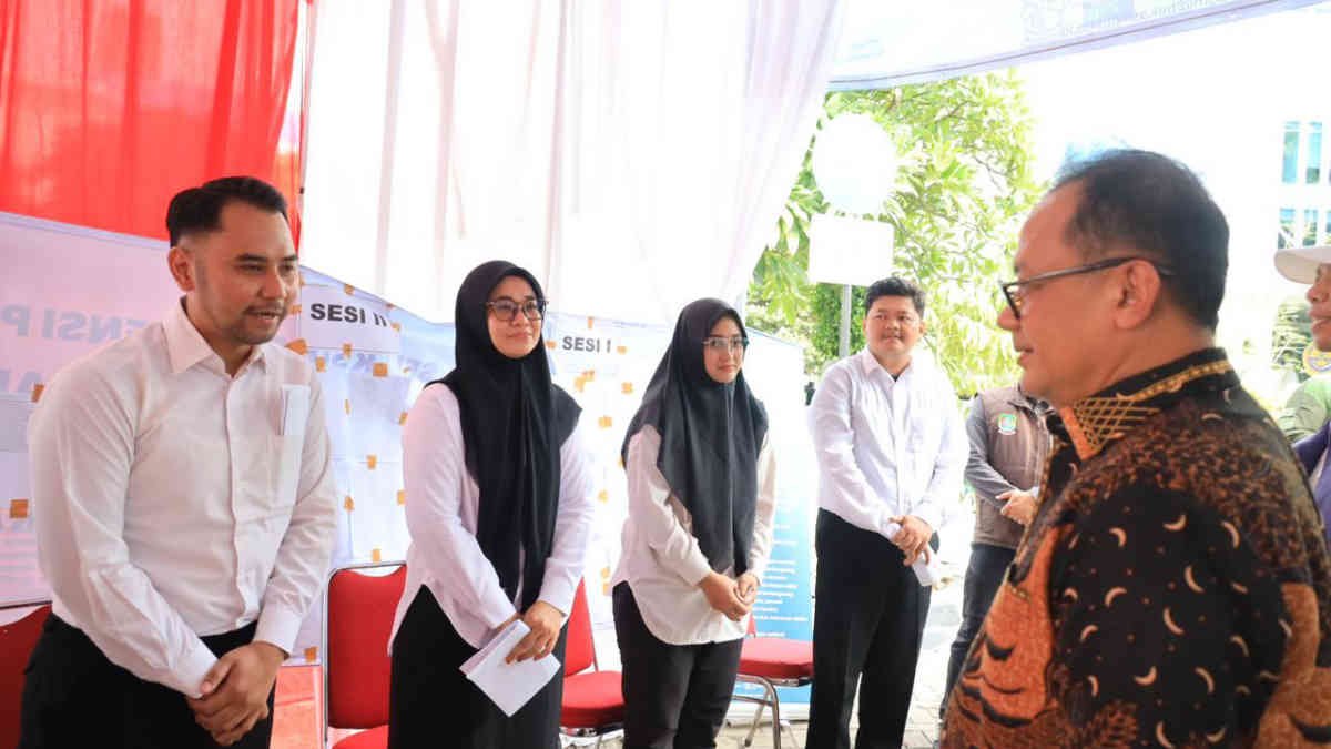 Pj Wali Kota Bekasi Gani Muhamad pantau langsung pelaksanaan Uji CAT untuk PPPK lingkungan Pemkot Bekasi, Jumat 13 Desember 2024