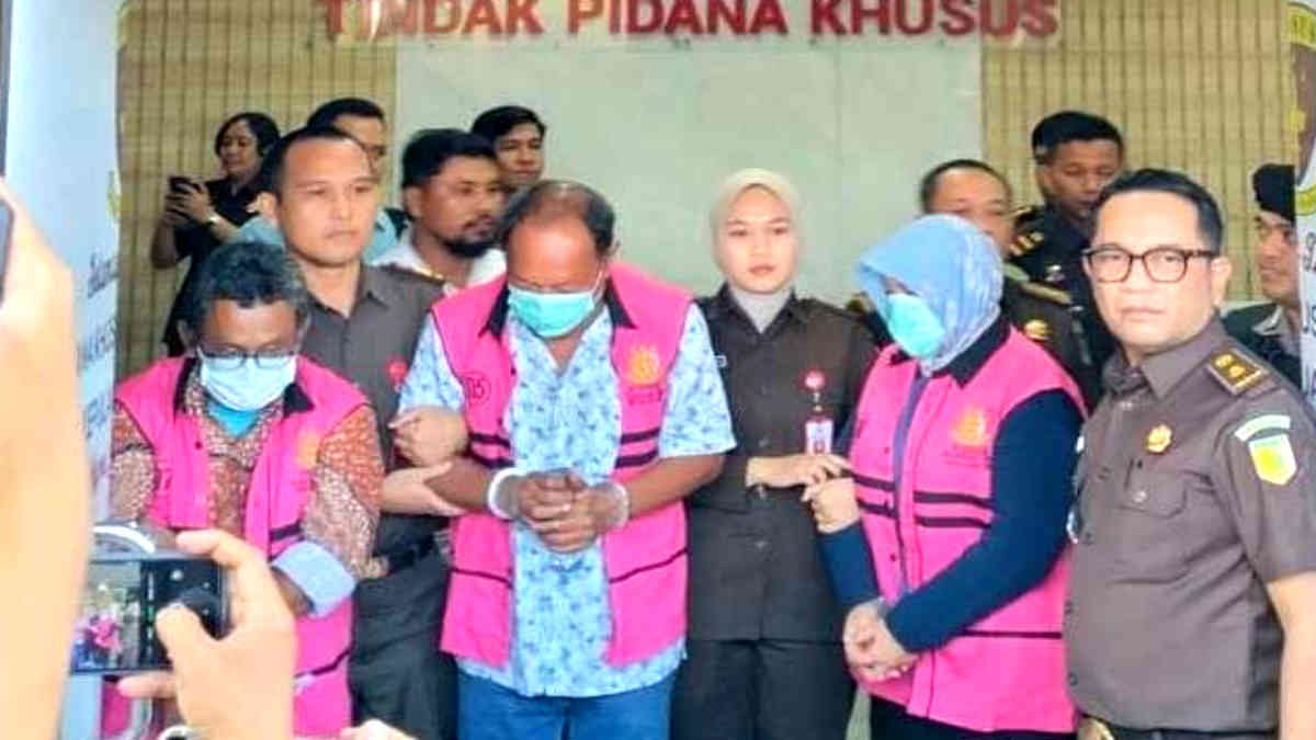 Kejati Kepri tangkap tiga tersangka korupsi pembangunan studio Lembaga Penyiaran Publik (LPP) TVRI Kepri tahun anggaran 2022, dengan anggaran Rp9 miliar lebih, Senin 9 Desember 2024- foto wwn