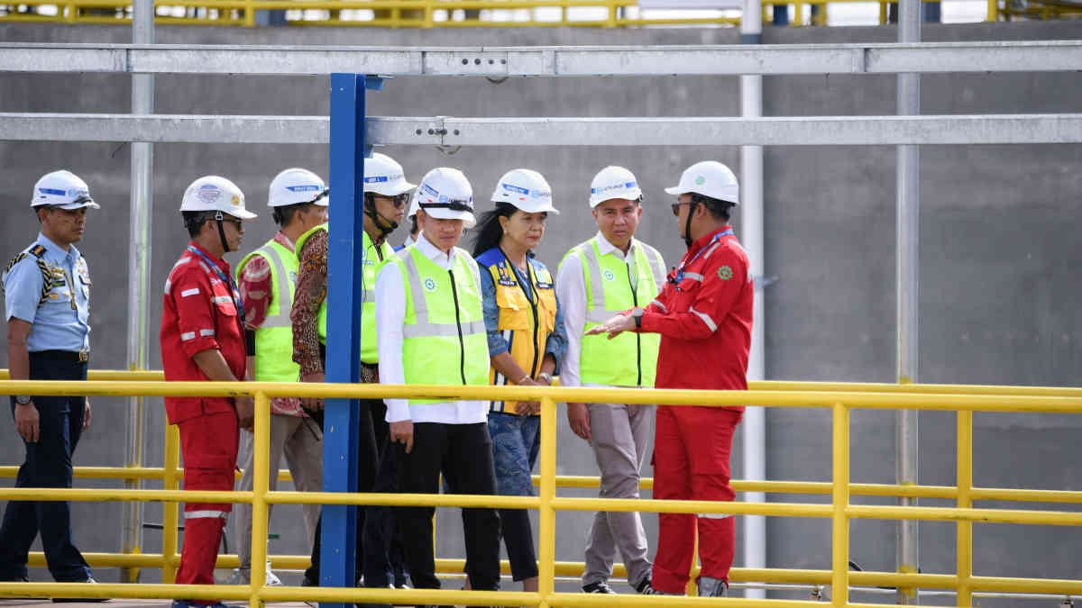 Wakil Presiden RI Gibran Rakabuming Raka melakukan kunjungan kerja meninjau fasilitas sistem penyediaan air minum (SPAM) Regional Jatiluhur I di Kota Bekasi, Jumat (20/12/2024).