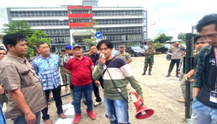 Demo Mahasiswa Terkait Dugaan Korupsi Pembangunan SMPN 59 Kota Bekasi, Ricuh