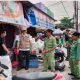 Foto: Dedi Suhadi lurah Jatirasa, Jatiasih Kota Bekasi, saat melakukan penertiban