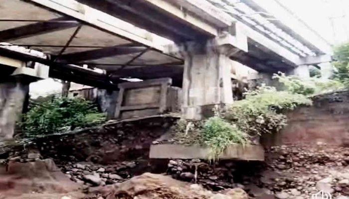 Tergerus Banjir, Jembatan Sumber Lintasan Sungai Cipager Ditutup Sementara