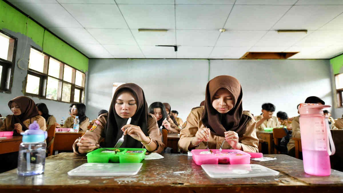 pelaksanaan Makan Siang Gratis di SMA Negeri 5, Kota Sukabumi, Rabu (8/1/2025).