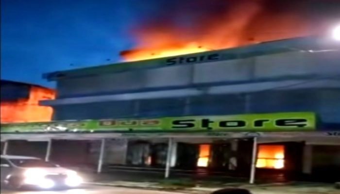 Api Melahap Pakaian Serba Rp35 ribu di Ruko Tiga Lantai Mangga Dua Store Way Jepara, Lampung Timur