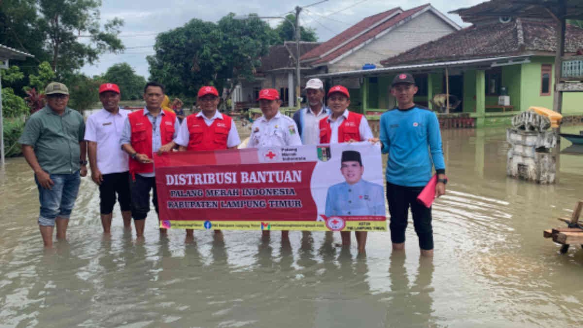 PMI Lampung Timur bagikan sembako terdampak banjir