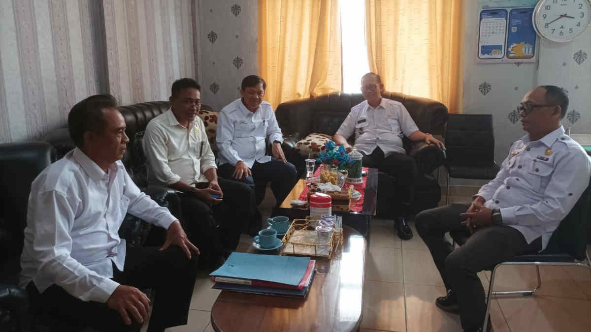 Tim DPP LAI BPAN bersilaturahmi ke Inspektorat Lampung Timur terkait laporan dugaan Korupsi Dana Desa Gunung Sugih Besar, Sekampung Udik, Rabu 8 Januari 2025. -foto doc ist