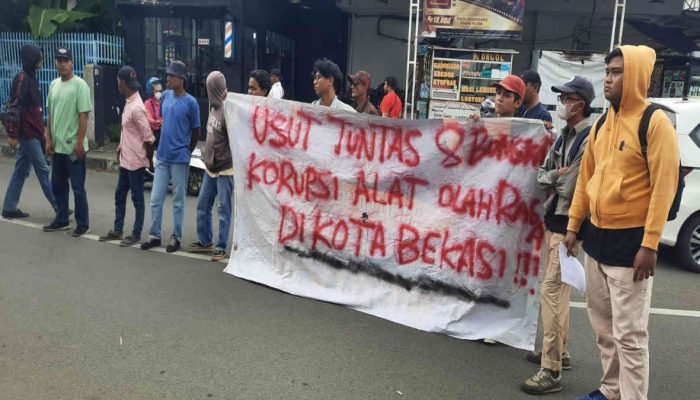 Gelar Aksi, Jeko Minta Kejari Tangkap ex Kadispora Kota Bekasi Terkait Korupsi Alat Olah Raga