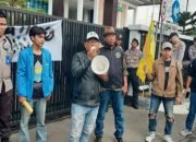 Massa Aksi Minta Kejari Kota Bekasi Tak Masuk Angin Terkait Penanganan Korupsi Alat Olah Raga