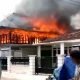 Kebakaran terjadi di lokasi pemukiman padat penduduk Fajar Bulan, Kecamatan Way Tenong, Lampung Barat, pada Minggu 2 Februari 2025 - foto sc